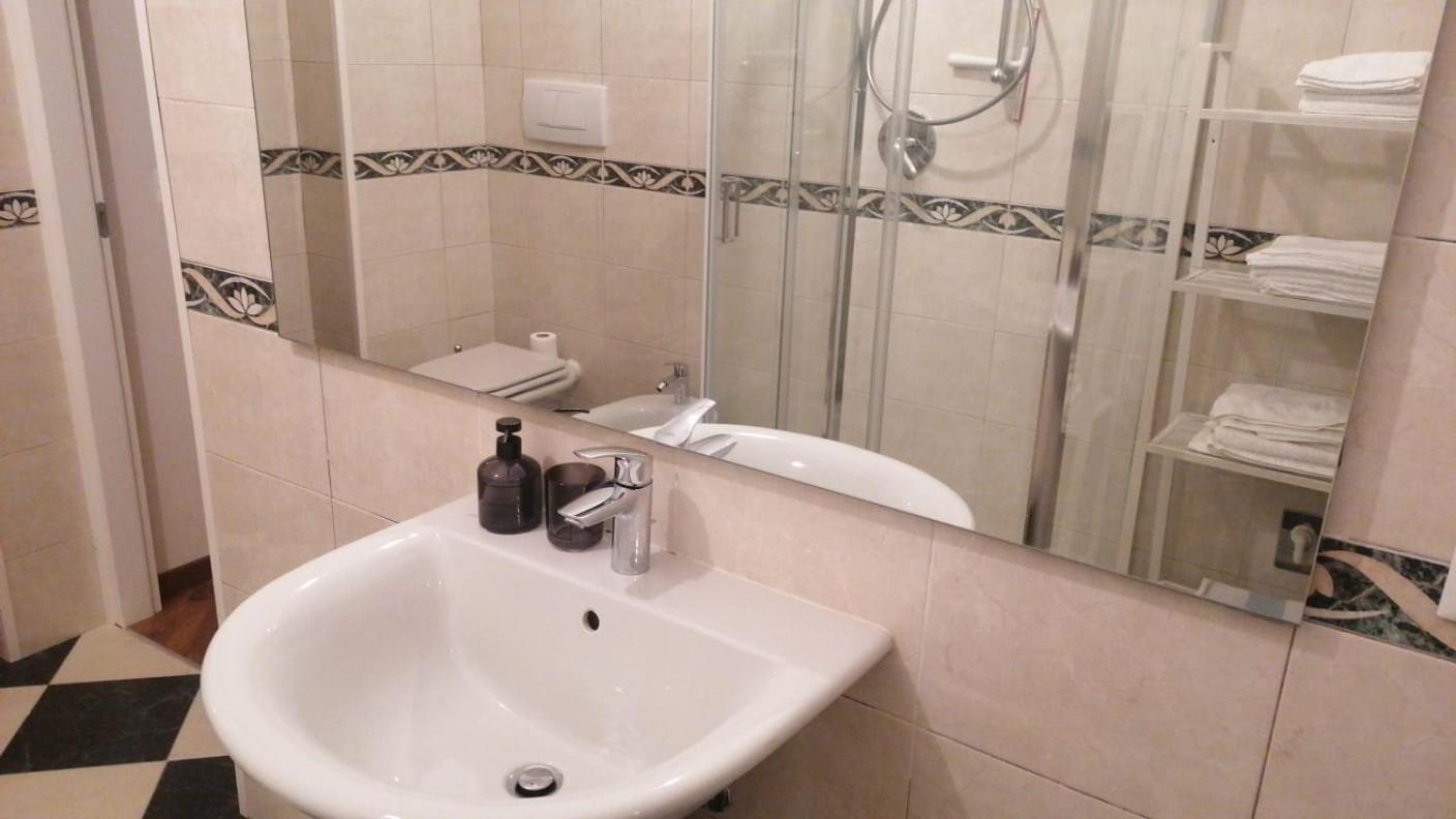 Amare Apartment Reggio Emilia Exterior photo